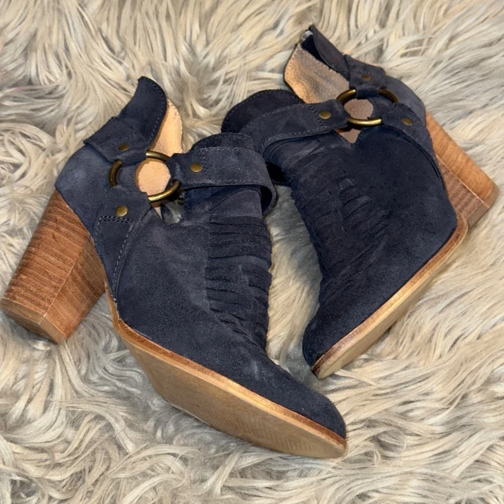 EUC Seychelles Anthropologie Impossible Bootie Navy Blue Size 6